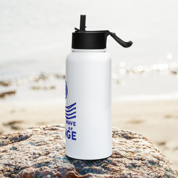 Stainless steel water bottle with a straw lid - Image 8